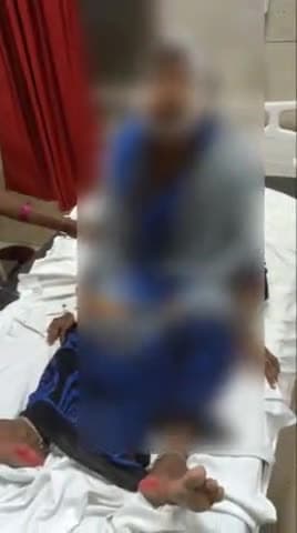 बहराइच: रिसिया मोड़ के पास टैंपो का टायर फटने से टैंपो सवार महिला हुई घायल, हालत गंभीर