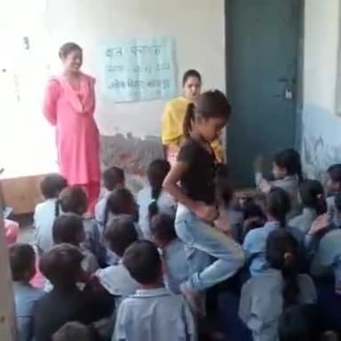 जगाधरी: बाल पंचायत के माध्यम से आंगनबाड़ी सुपरवाइजर ने कांसापुर में बच्चों को उनके अधिकारों के बारे में किया जागरूक