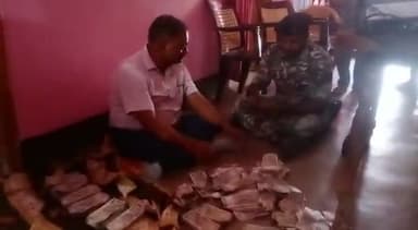 जहानाबाद: टेनीबिघा स्थित एक मकान में चल रहे गोरख धंधा का SDO ने किया भंडाफोड़, ₹5 लाख से अधिक कैश किया बरामद