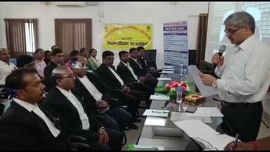 लोहरदगा: सिविल कोर्ट परिसर स्थित ‌‌जिला विधिक सेवा प्राधिकार सभा कक्ष में जिला विधिक सेवा प्राधिकार की हुई बैठक