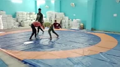 खुरई: खुरई के शासकीय पंडित के सी शर्मा उत्कृष्ट विद्यालय में खेल प्रशिक्षण के माध्यम से 55 युवा कर रहे अभ्यास