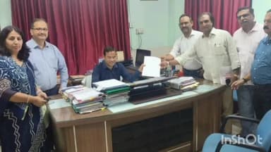 गिर्वा: जिले में फ़्यूल सरचार्ज के खिलाफ लघु उद्योग भारती के प्रतिनिधिमंडल ने एडीएम सिटी को सौंपा ज्ञापन