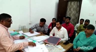 मधवापुर: अंचल कार्यालय मधवापुर में सीओ ने संभावित बाढ़ से बचाव की तैयारी को लेकर अंचल कर्मियों के साथ की बैठक, दिए जरूरी निर्देश