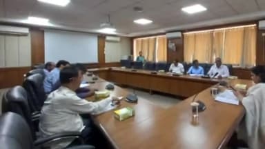 हज़ारीबाग: समाहरणालय भवन में कृषि, पशुपालन एवं मत्स्य विभाग की हुई समीक्षात्मक बैठक