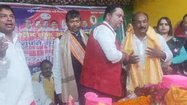 महुआ: महुआ के बी सेलिब्रेशन हॉल में राष्ट्रीय लोक जनशक्ति पार्टी के कार्यकर्ता सम्मेलन का आयोजन किया गया