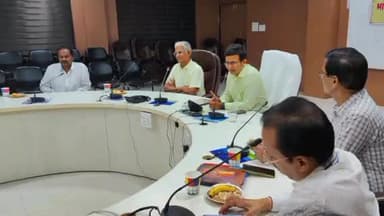 होशंगाबाद नगर: नर्मदा पुरम जिला कलेक्टर कार्यालय में कलेक्टर नीरज कुमार सिंह शहर के कथावाचको की चर्चा