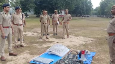 बलरामपुर: पुलिस अधीक्षक ने पुलिस लाइन में परेड का किया निरीक्षण, स्वास्थ्य के मद्देनजर पुलिसकर्मियों से लगवाई दौड़