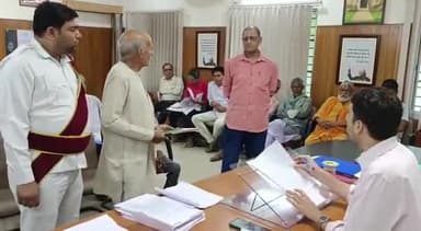 जहानाबाद: डीएम रिची पांडे ने अपने कार्यालय कक्ष में आयोजित किया जनता दरबार, लोगों की सुनी फरियाद