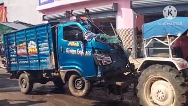 बेलहर: मंझली मटिहानी गांव के पास मैजिक ट्रक ने पेड़ में मारी टक्कर, चालक को शीशा तोड़कर निकाला गया बाहर