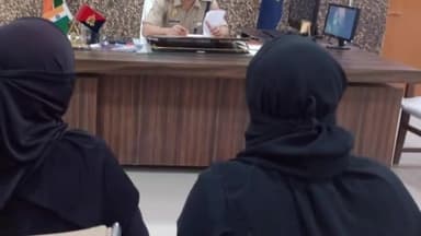 बलरामपुर: पुलिस अधीक्षक ने कार्यालय में जनता दर्शन के दौरान क्षेत्र से पहुंचे शिकायतकर्ताओं की सुनी शिकायतें