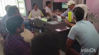 शिवसागर: अंचला अधिकारी शिवसागर ने अपने कार्यालय परिसर में राजस्व कर्मचारियों के साथ  की बैठक, दिए आवश्यक निर्देश