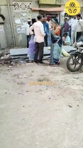 अंबाह: अम्बाहः ई रिक्शा पलटने से सीमेंट की सीमेंट की चादरें टूटी।
 हादसे में कोई हताहत नहीं #accidentpoint #eriksha @tamtamjyot