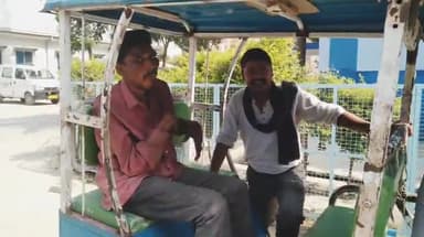 खगड़िया: राजद नेता पप्पू डोम ने दिखाई मानवता, कोशी कॉलेज रोड में सड़क के किनारे पड़े जख्मी युवक को सदर अस्पताल में करवाया भर्ती