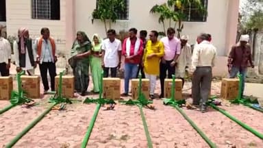 सिरोंज: लटेरी रोड स्थित कार्यालय में जनपद अध्यक्ष ने किसानों के बीच कृषि यंत्र का किया वितरण