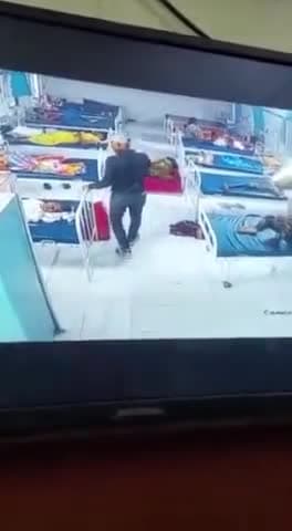 कटनी नगर: कटनी नगर:जिला अस्पताल वार्ड में चोरी करते अज्ञात चोर सीसीटीव्ही कैमरे में कैद, करीब 30 हजार 600 रुपये की वारदात