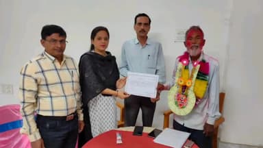 बारसोई: बारसोई मुख्यालय स्थित काउंटिंग हॉल में प्रखंड विकास पदाधिकारी सा निर्वाचन पदाधिकारी प्रियंका कुमारी उपस्थिति में अरे सुर