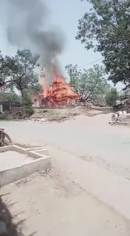 कवर्धा: ग्राम खैरझीटी मे शॉर्ट सर्किट चलते यज्ञ स्थल मे लगी भीषण आग,घंटो मशक्कत कर फायर बिग्रेड और ग्रामीणों ने आग पर पाया काबू