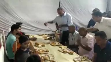 मुज़फ्फरनगर: पुलिस लाइन स्थित मंदिर प्रांगण में बड़े खाने का हुआ आयोजन, एडीजी मेरठ जोन व डीआईजी और एसएसपी ने पुलिसकर्मियों को परोसा