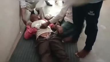 कटनी नगर: पुरैनी इलाके में बाइक हुई हादसे का शिकार, एंबुलेंस की मदद से घायल युवक को कटनी जिला अस्पताल में कराया गया भर्ती