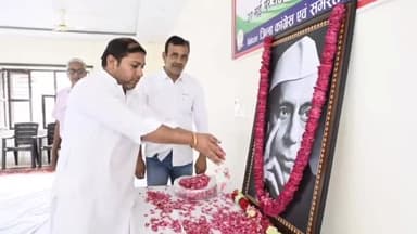 सोनीपत: पंडित जवाहरलाल नेहरू की पुण्यतिथि पर कांग्रेस भवन में युवा जिला अध्यक्ष ललित पवार ने दी श्रद्धांजलि