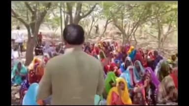 पिपलोदा: गांव अंबा के पास गाव बगतपुरा कांग्रेस नेताओं ने भरे नारी सम्मान योजना के फॉर्म जिला पंचायत सदस्य डीपी धाकड़ ने दी जानकार