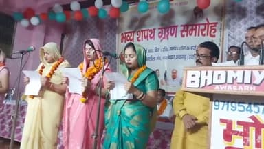 जलेसर: नगर पंचायत के 10 सभासदों को रामलीला मंच पर एसडीएम ने दिलाई शपथ