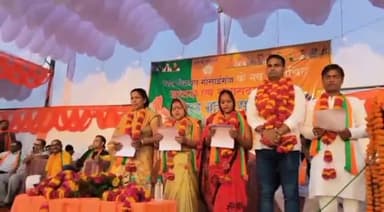 मोहनलालगंज: गोसाईगंज नगर पंचायत के नवनिर्वाचित अध्यक्ष निखिल मिश्रा व सदस्यों को शिशु मंदिर इंटर कॉलेज ग्राउंड में दिलाई गई शपथ