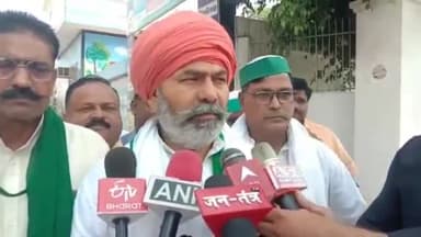 मुज़फ्फरनगर: गांव व कार्यकर्ताओं के घरों के बाहर UP सरकार ने भारी पुलिस फोर्स कर रखी है तैनात, नहीं जाने दे रहे दिल्ली- राकेश टिकैत