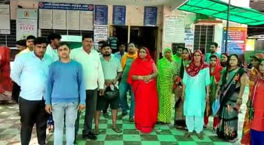 अलवर: काला कुआं राजकीय सेटेलाइट अस्पताल के पीएमओ ने महिला चिकित्सक को किया कार्य मुक्त, लोगों ने किया हंगामा