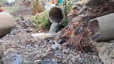 मुरादाबाद: आगामी दशहरा पर्व में गंगा स्नान को लेकर मझोला स्थित गागन नदी में क्षेत्रीय पार्षद ने कराई साफ-सफाई, दी जानकारी