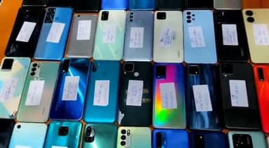 बुलंदशहर: भूड़ चौराहा चौकी पर ASP ने 35 गुम हुए मोबाइलों को उनके स्वामियों को किया सुपुर्द