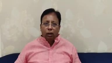 बेतिया: हॉस्पिटल रोड स्थित अपने आवास पर बीजेपी सांसद संजय जयसवाल ने की प्रेस वार्ता