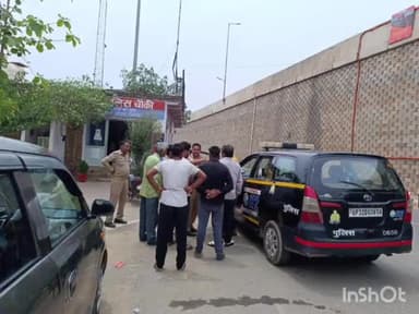 टूंडला: टोल प्लाजा पर बैक करते समय स्कॉर्पियो से टकराया ट्रक, ट्रक चालक को स्कॉर्पियो में डालकर ले गए पुलिस चौकी