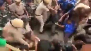 ध्यान से देखिए 😡
तार–तार होती देश की व्यवस्था 
तबाह होता सब सिस्टम दलालों के शहर दिल्ली #जंतर मंतर पर