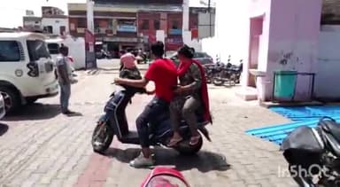 टूंडला: नगर के मस्जिद रोड पर हुई चोरी के मामले में थाने पहुंचा पीड़ित परिवार, पुलिस से की खुलासे की मांग