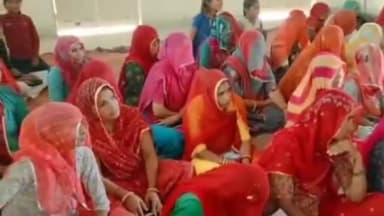 धोरीमन्ना: राजस्थान ग्रामीण आजीविका विकास परिषद राजीविका की ओर से अणदे का तला मुख्यालय पर महिलाओं की बैठक हुई आयोजित
