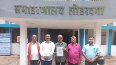 लोहरदगा: नगर परिषद द्वारा आवंटित दुकानों के किराए में बढ़ोतरी को लेकर दुकानदारों के शिष्टमंडल ने डीसी व SDO को सौंपा ज्ञापन