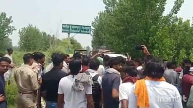 मुज़फ्फरनगर: सहारनपुर जा रहे क्षत्रिय समाज के लोगों को चरथावल थाना प्रभारी के द्वारा रोका मुजफ्फरनगर बॉर्डर पर रोका , हुआ हंगामा