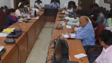 सिवनी: कलेक्टर सभाकक्ष में समय सीमा बैठक हुई संपन्न, कलेक्टर क्षितिज सिंघल हुए शामिल