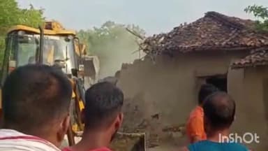 शिवसागर: शिवसागर प्रखंड क्षेत्र के ग्राम कचनार में कोर्ट के आदेश पर एक घर को तोड़करअतिक्रमण मुक्त कराया गया