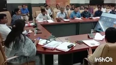 रतलाम नगर: 13 जून को होने वाले मतदान को लेकर जनपद में 1 सरपंच व 2पंचों के मतदान की तैयारियां हुई शुरू कलेक्ट्रेट कार्यालय में DM ने