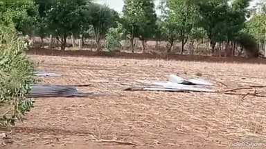 जालौर: जालौर में तेज आंधी के कारण एक पावर ट्रांसफार्मर सहित 1208 विधुत पोल हुए क्षतिग्रस्त अधिकारी लगे कार्यो में।