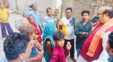 केवटी रनवे: केवटी के विधायक क्षेत्र भ्रमण कर वाढ़ पोखर एवं पैगम्बरपुर में क्षेत्रवासियों कि समस्या को सुना।