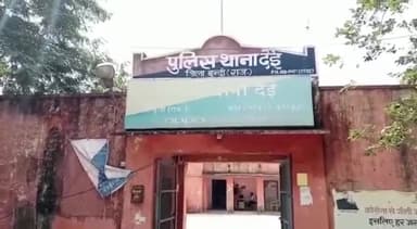 नैनवां: देई कस्बे में लोहे की केबिन में घुसी कार, हादसे में महिला हुई घायल