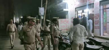 हापुड़: थाना देहात प्रभारी ने विभिन्न स्थानों पर शराब के ठेकों पर शराब तस्करों की गिरफ्तारी हेतु चलाया सघन चेकिंग अभियान।