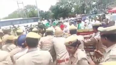 हापुड़: पहलवानों के समर्थन में महापंचायत में शामिल होने जा रहे किसानों को रोका, किसानों ने किया जबरदस्त हंगामा।