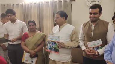 करनाल: PWD रेस्ट हाउस में मंत्री कमल गुप्ता ने नगर निगम की बुकलेट का किया विमोचन, दी शुभकामनाएं