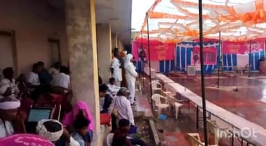 सलूम्बर: सलूंबर धोलिया में दूसरे दिन के महंगाई राहत शिविर एवं प्रशासन गांवों के संघ शिविर में बारिश ने डाला खलल