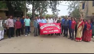 अलवर: रोडवेज कर्मचारियों ने केंद्रीय बस स्टैंड पर बकाया भुगतान सहित अन्य मांगों को लेकर किया  विरोध प्रदर्शन