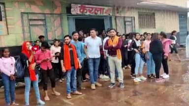 खुरई: खुरई में विश्व हिंदू परिषद ने युवतियों को दिखाई निशुल्क द केरला स्टोरी फिल्म का शो, बड़ी संख्या में पहुंची युवतियां